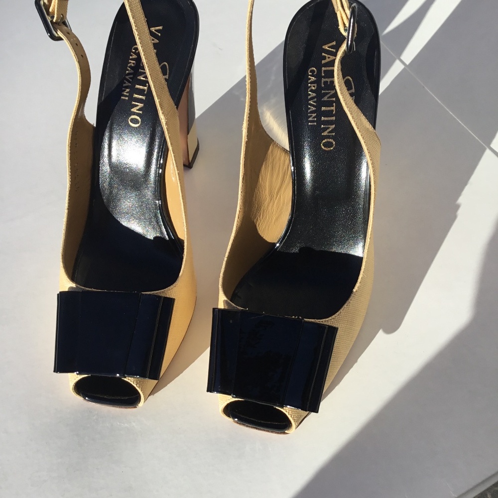 Valentino Platform Sandal Size 41 Black Patent and Bisque coloured Fabric
